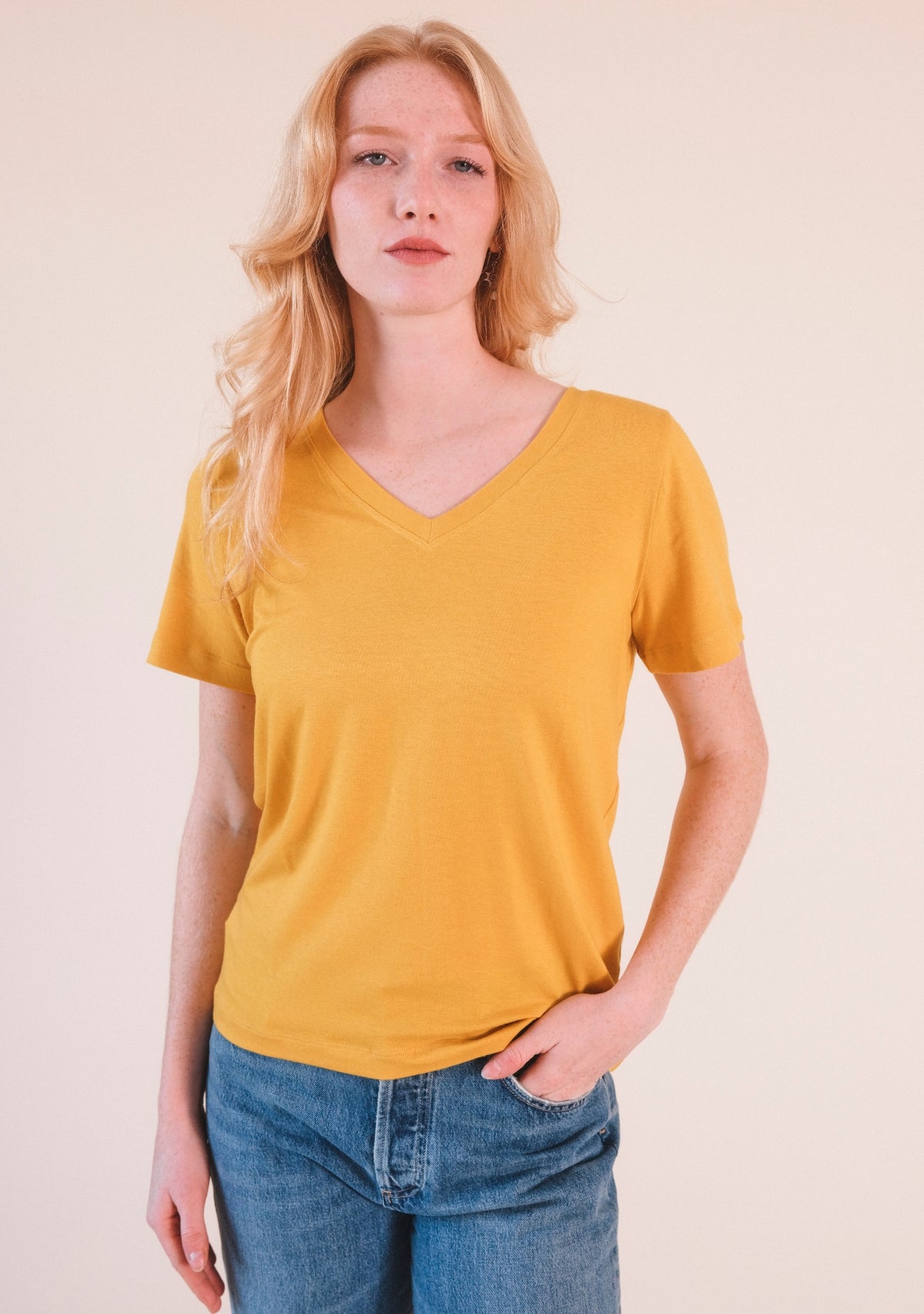 LOUISA V NECK TEE