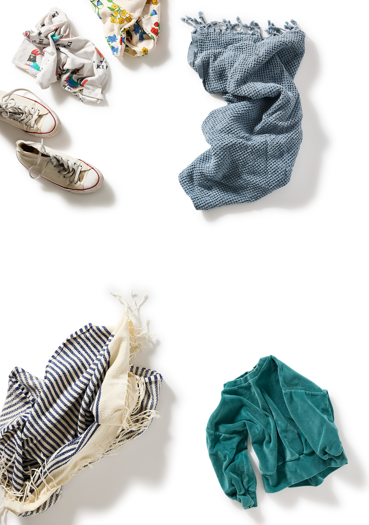 The Poplinen Take Back Bag is here to start a circular revolution and end fashion waste. Here’s what to do: order a Take Back Bag, clean out your closet, and send in your filled bag. You'll earn $20 in Closet Cash credit