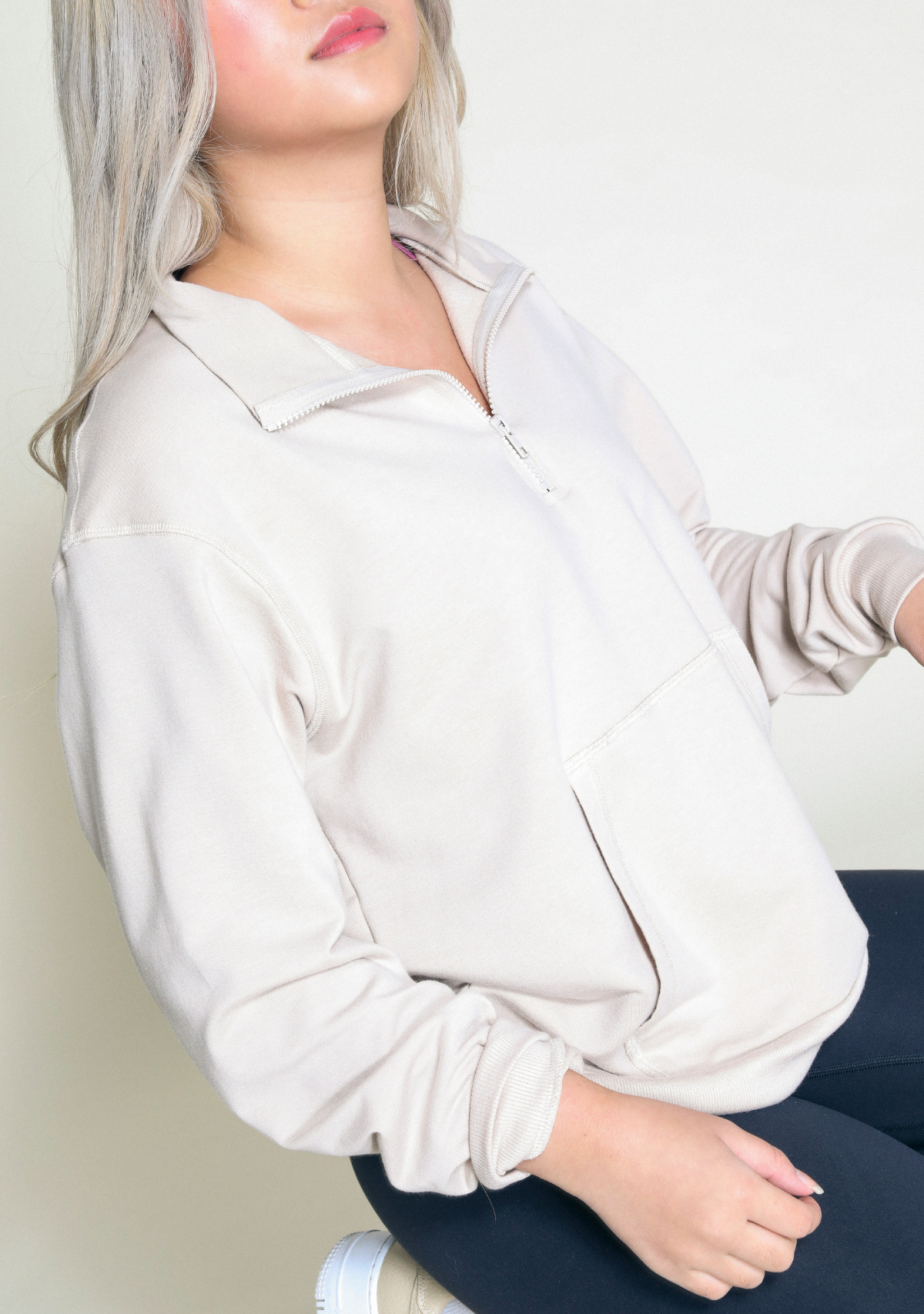 White sales collar sweatshirt