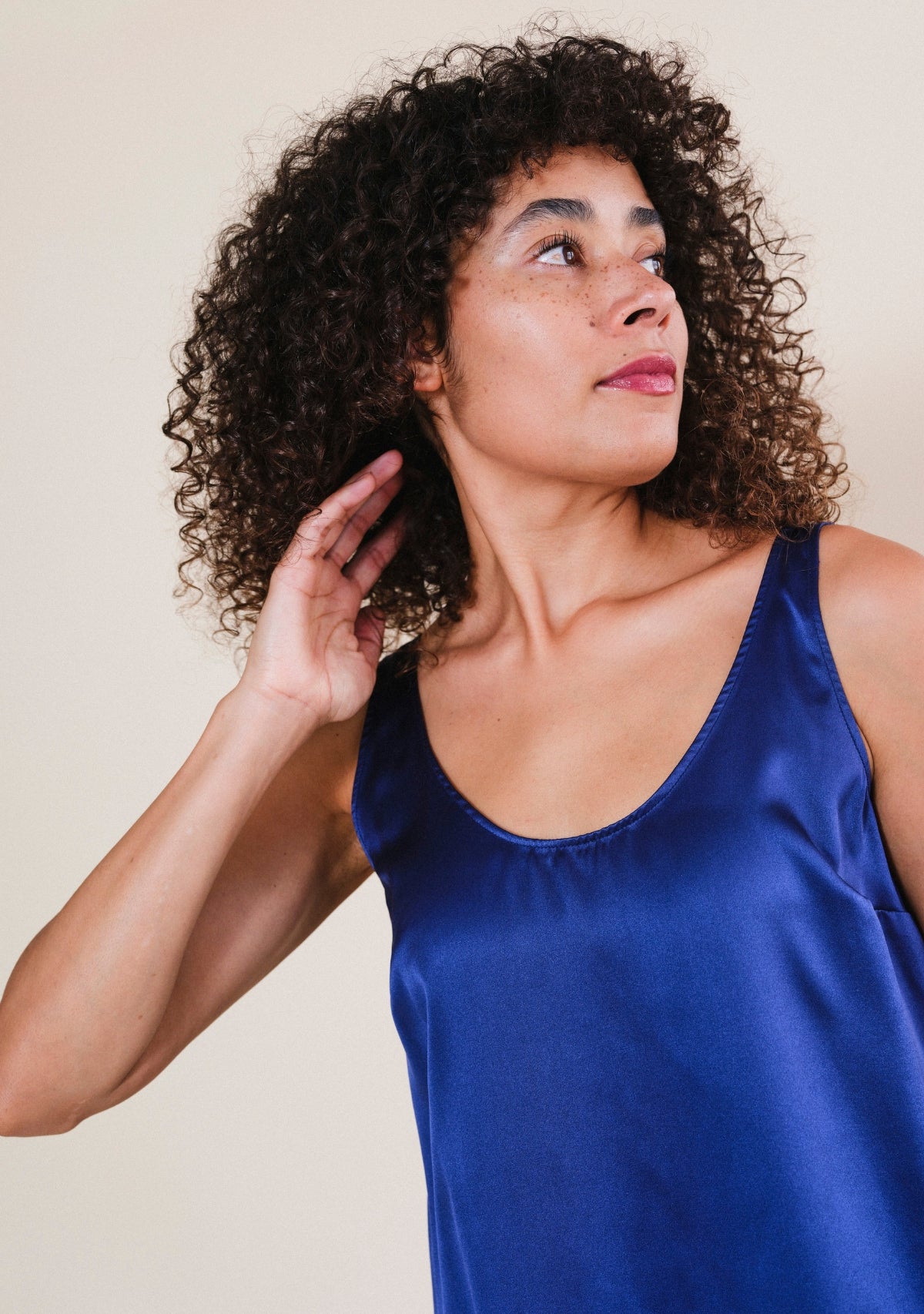 Close-up of smooth 18-momme navy silk fabric on Poplinen Isa tank top