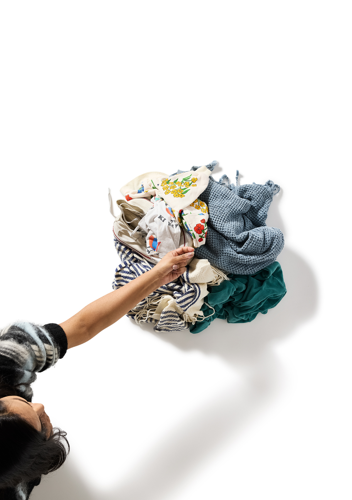 The Poplinen Take Back Bag is here to start a circular revolution and end fashion waste. Here’s what to do: order a Take Back Bag, clean out your closet, and send in your filled bag. You'll earn $20 in Closet Cash credit 